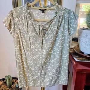 Buffalo David Bitton Mint Green Floral Blouse, Size Small